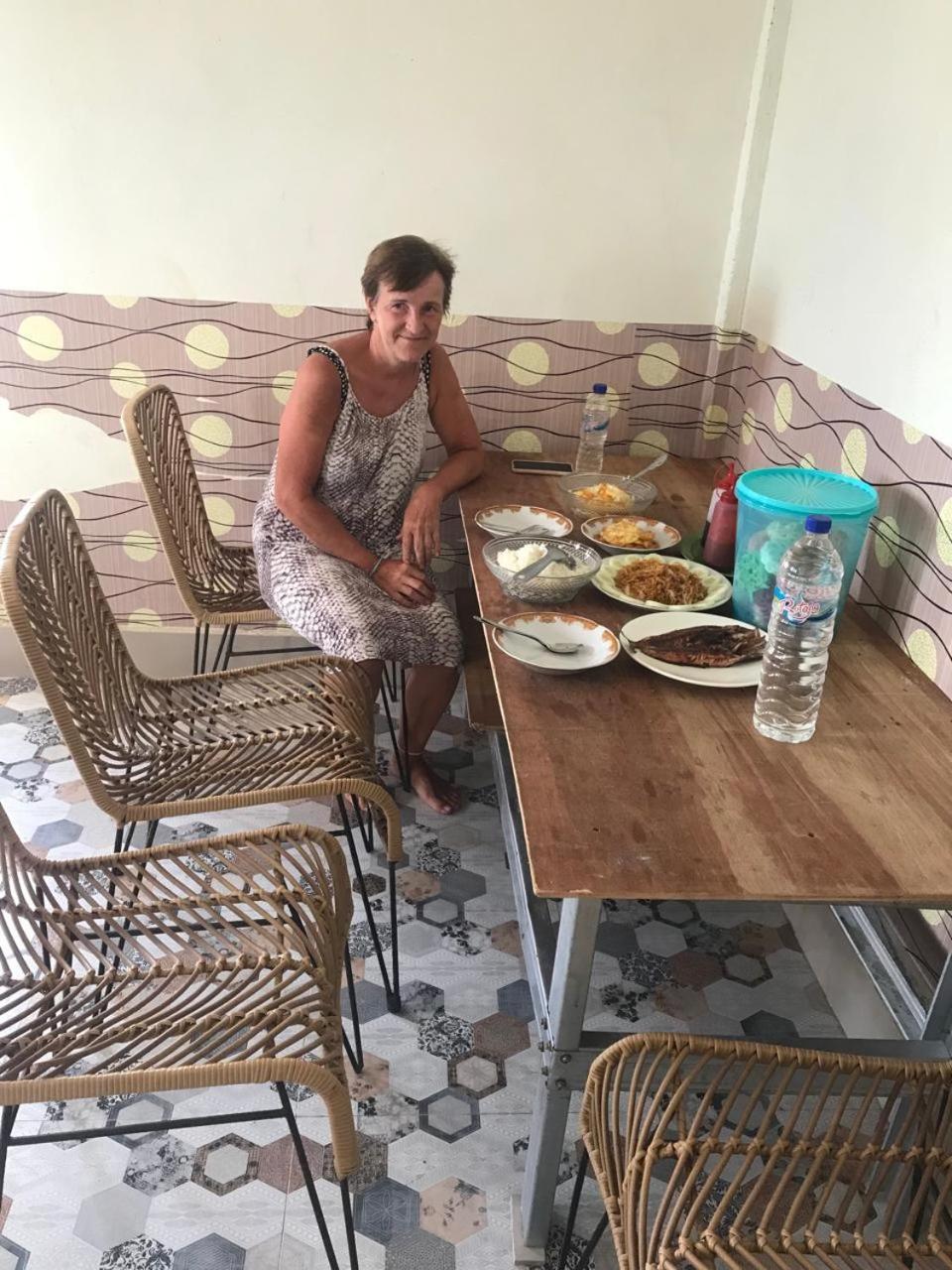 Ora Komodo Home Stay Exteriör bild