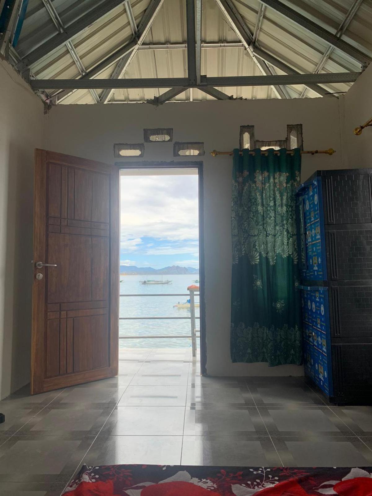 Ora Komodo Home Stay Exteriör bild