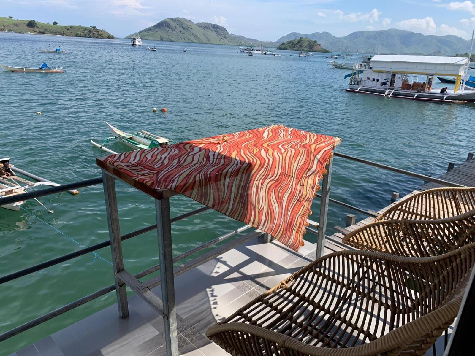 Ora Komodo Home Stay Exteriör bild