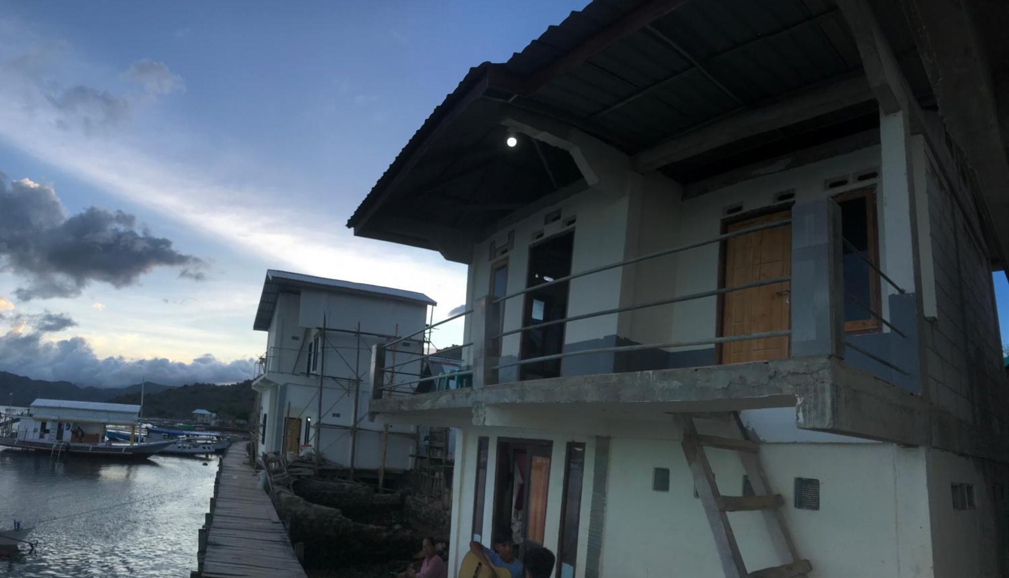 Ora Komodo Home Stay Exteriör bild